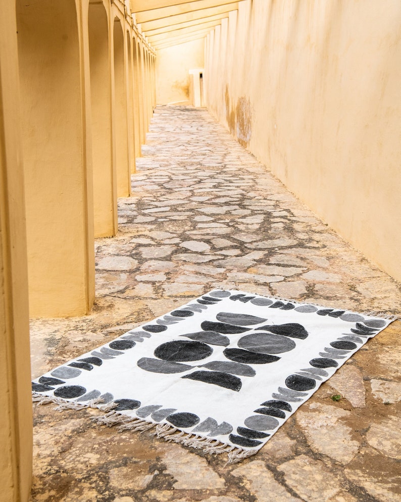 Minimalist Block Print Cotton Rug: Bohemian Abstract Design, 4x6 ft