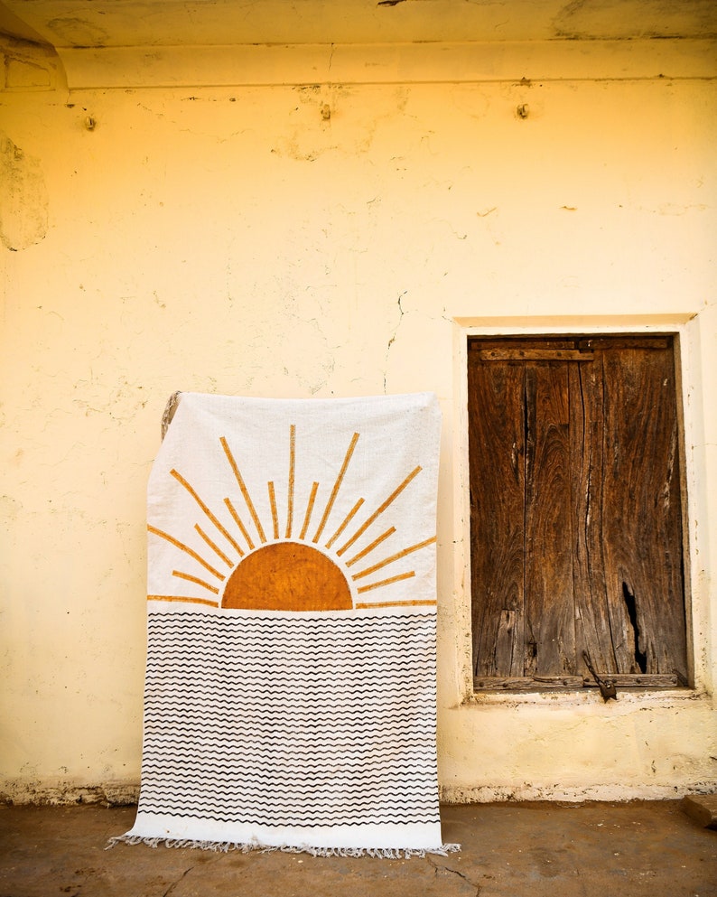 Handmade Rising Sun Rug: 4x6 Block Printed Cotton Dhurrie