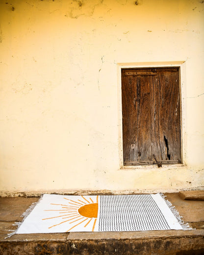 Handmade Rising Sun Rug: 4x6 Block Printed Cotton Dhurrie
