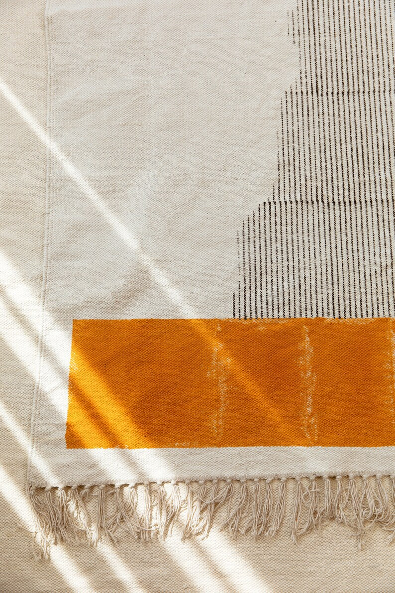 4x6 Handwoven Cotton Dhurrie Rug: Minimalist Block Print Design