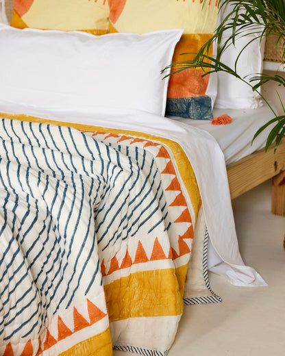 Handmade Kantha Quilt: King/Queen Cotton Bedspread with Shams