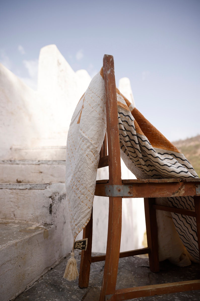 Hand-Stitched Linen Kantha Throw Blanket: Block-Printed Boho Accent