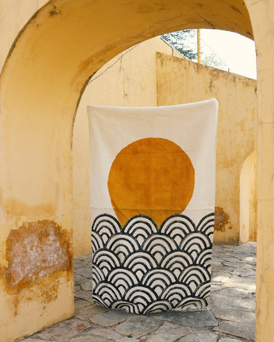 4x6 Cotton Dhurrie Rug: Block Printed Sun & Waves Design